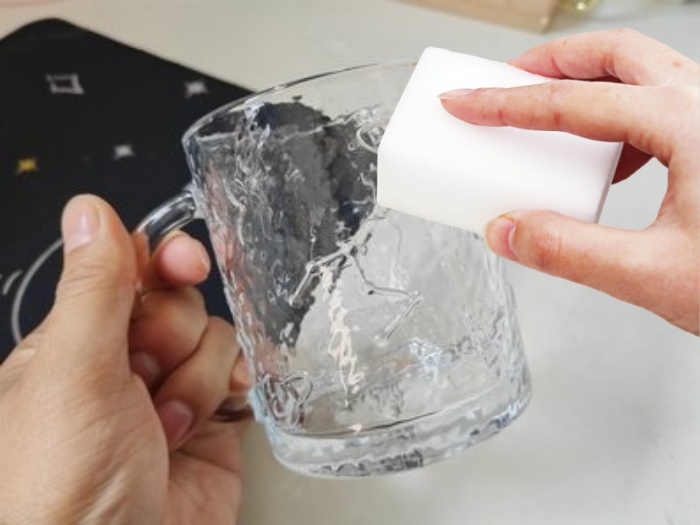 魔术海绵清洁玻璃杯